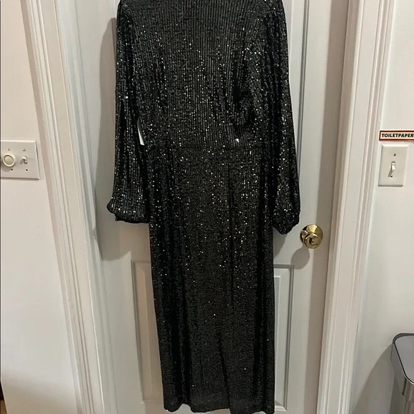 Elegant Black Sequin open front Dress - Picture 4 of 4